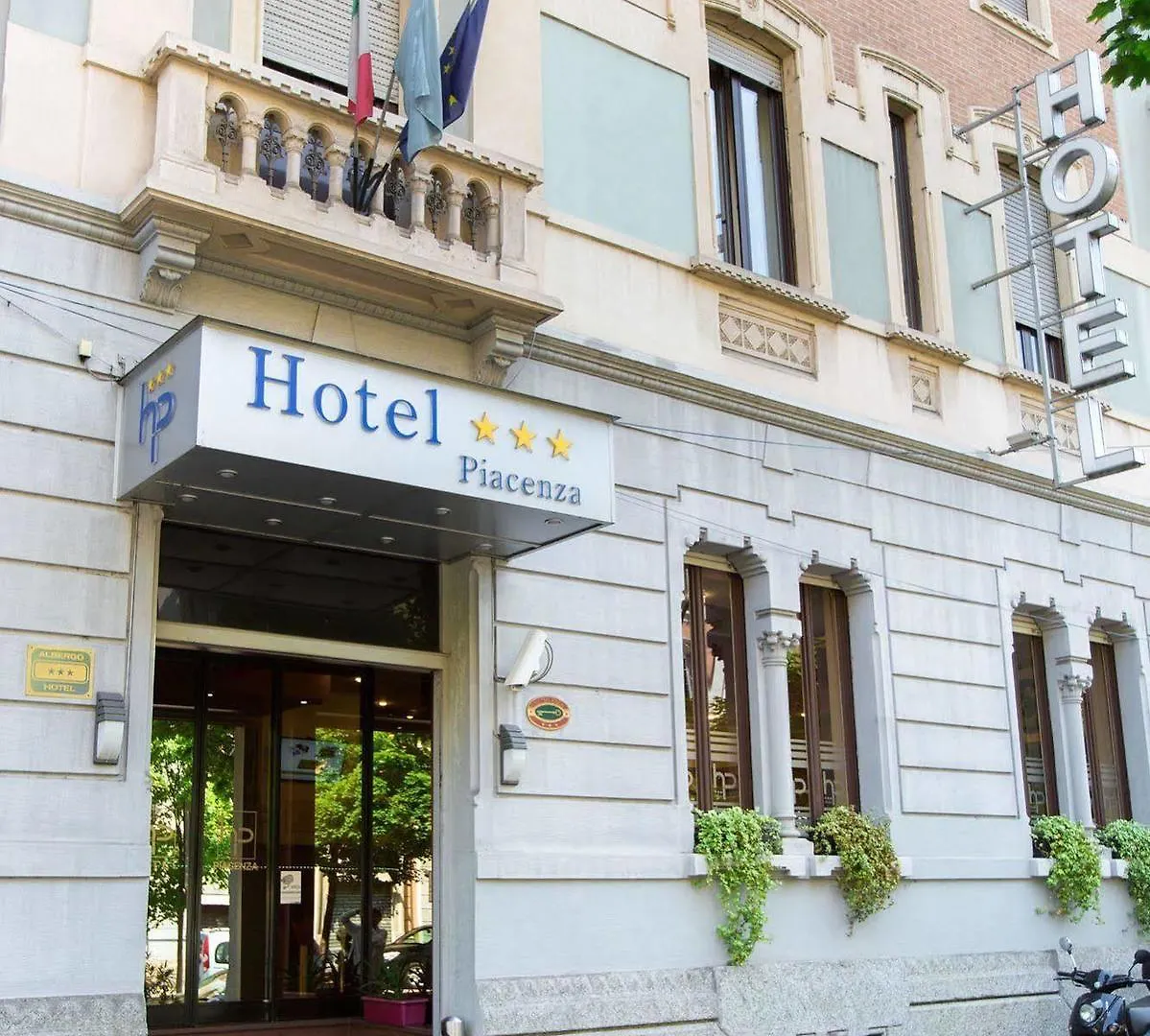 ***  Hotel Piacenza Milão Itália
