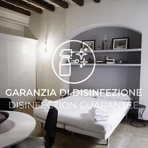 https://italianway-apartments-corso-como.italymilanhotels.net