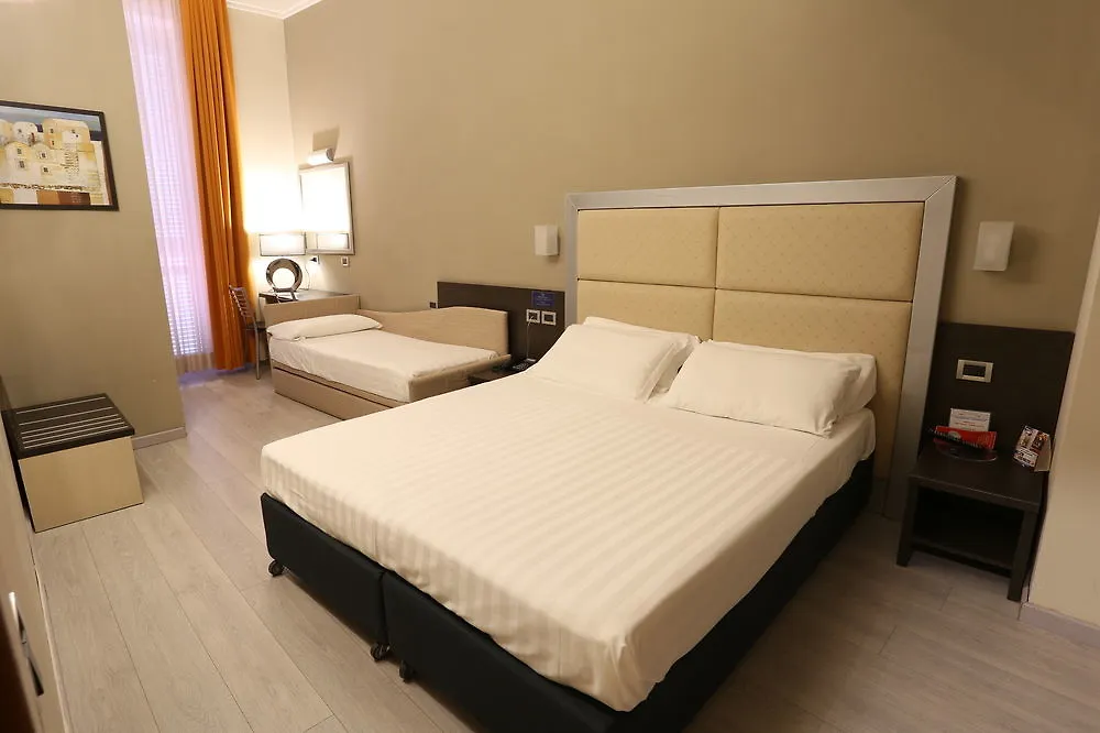 ***  מילאנו Hotel Piacenza איטליה